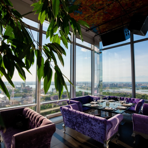 Ресторан Extra Lounge на 25 этаже в Корстон 0