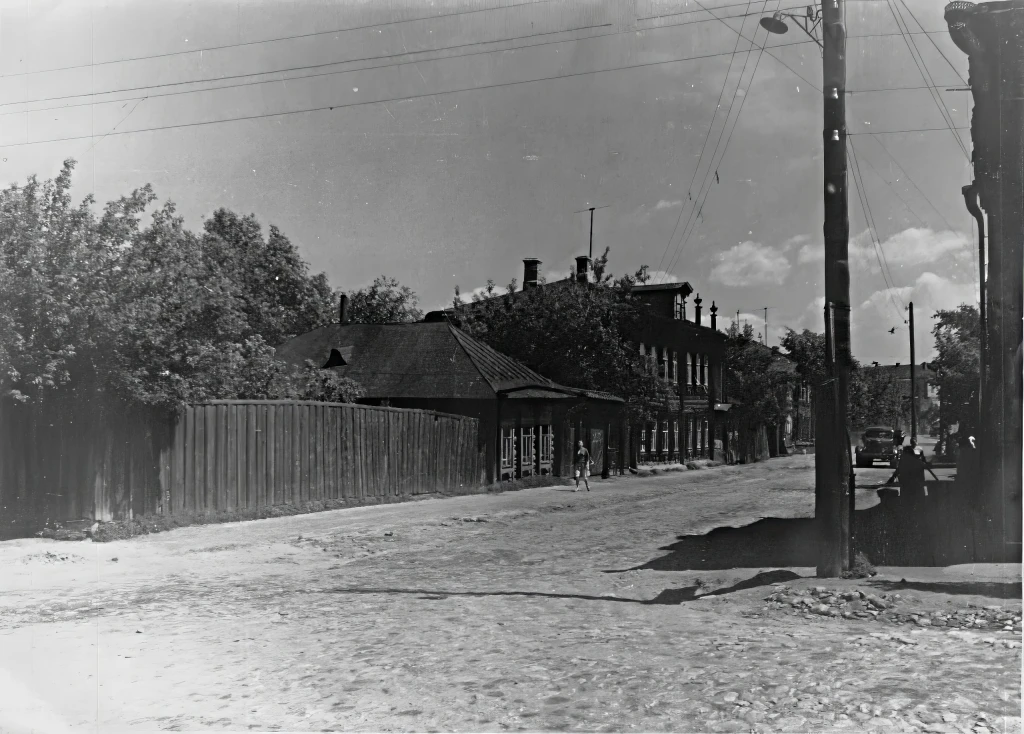 Перекресток улиц Салимжанова и Хади Такташ в 1950-1960 годах