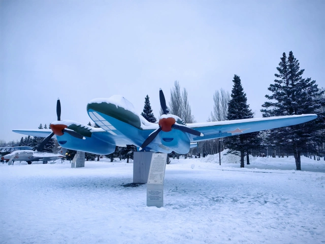 Самолëт Пе-2 в парке Победы