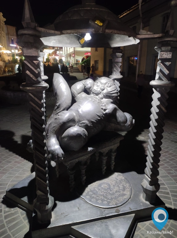 Статуя Казанский кот на Баумана