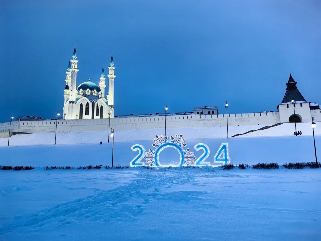 Декорация 2024 на Площади Тысячелетия у Казанского Кремля