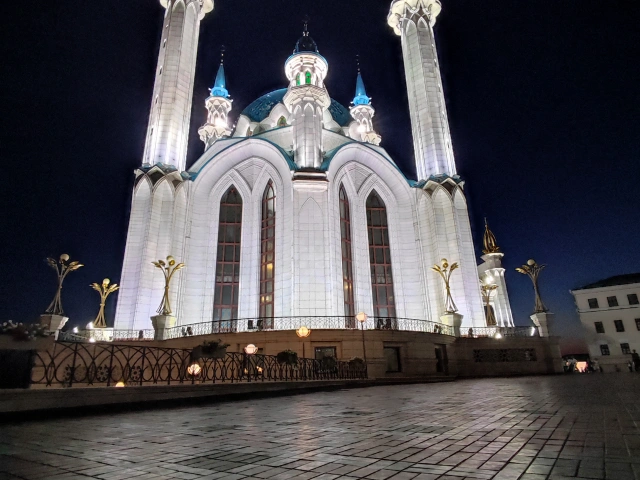 Мечеть Кул-Шариф с подсветкой вечером
