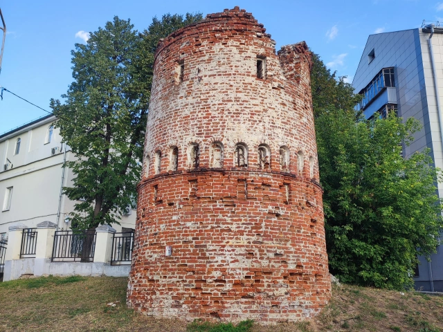 Руины башни монастырской стены