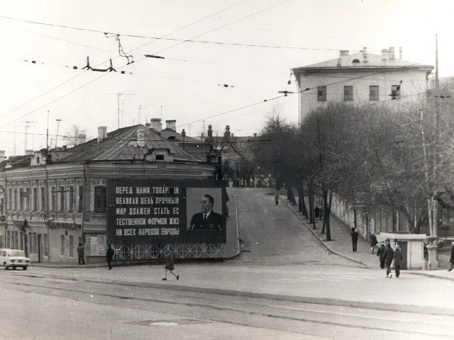 Перекресток Куйбышева - Нужина, Ленинский сад в 1970-е годы
