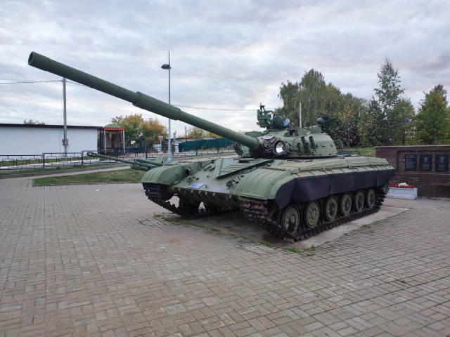 Танк Т-72 в Парке Победы, Верхний услон