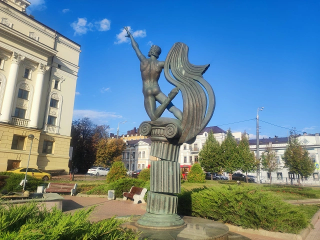 Памятник Рудольфу Нуриеву возле Театра оперы и балета