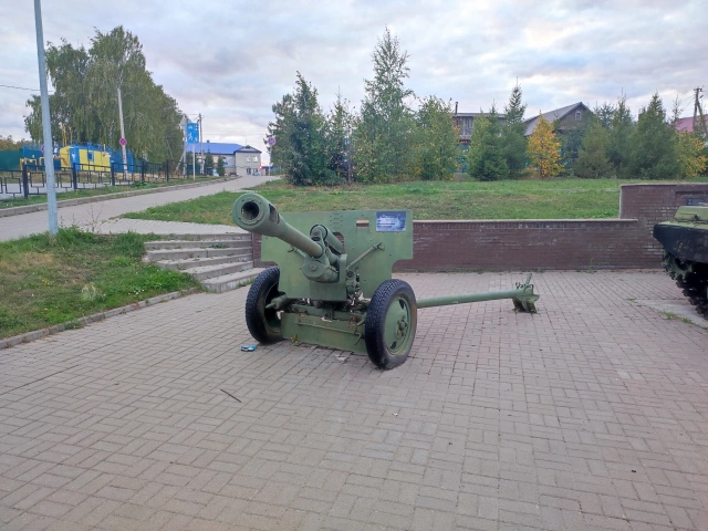 Пушка ЗиС-3 в парке Победы, Верхний услон