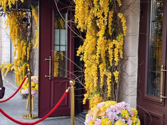 Весенняя декорация ресторана Супра Кино