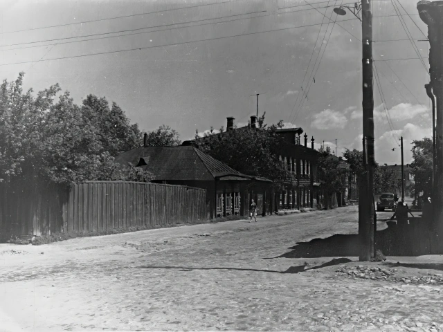 Перекресток улиц Салимжанова и Хади Такташ в 1950-1960 годах