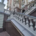 Красивая лестница для фото у дома на улице Касаткина 0
