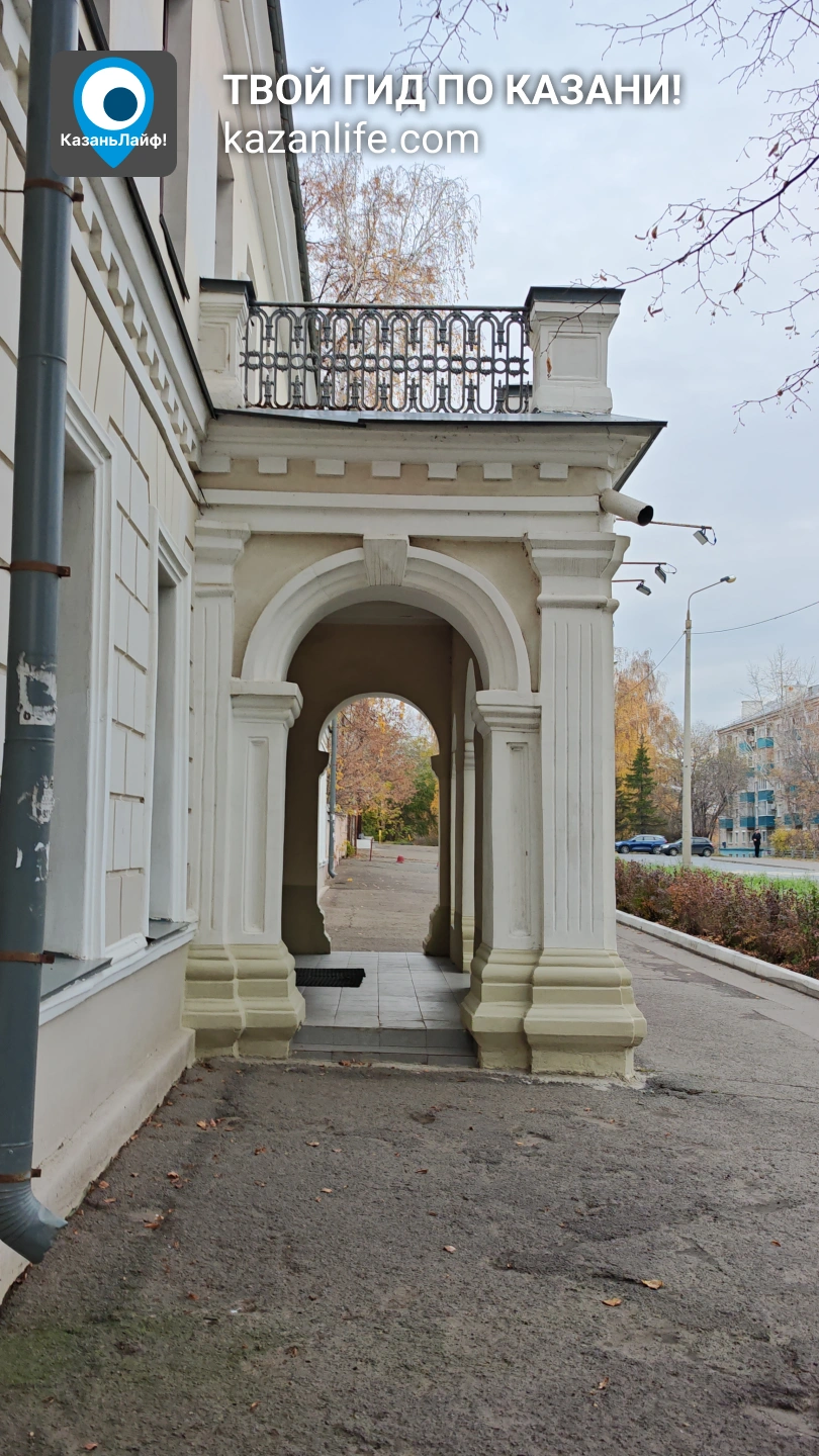 Арка дома на Лукницкого, 3