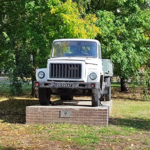 Автотехника возле Техникума имени Обыденнова 1