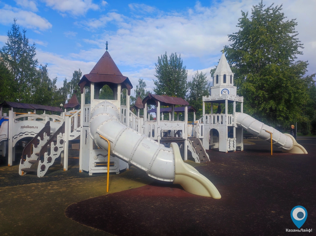 Детская площадка в парке Континент