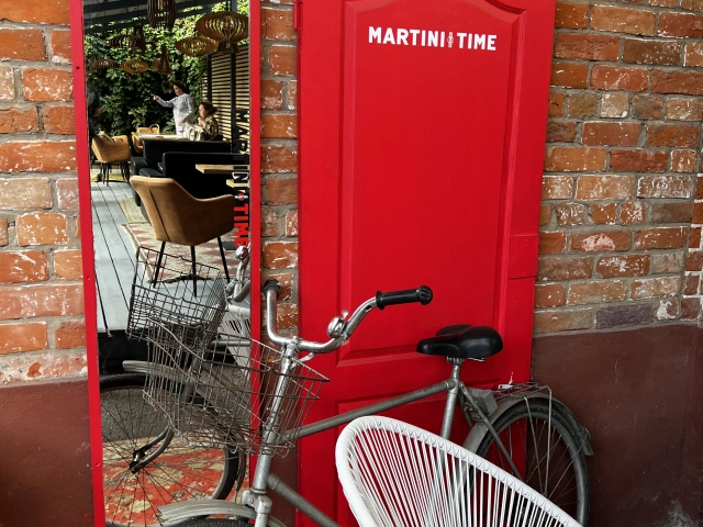 Зеркало в кафе Soloma