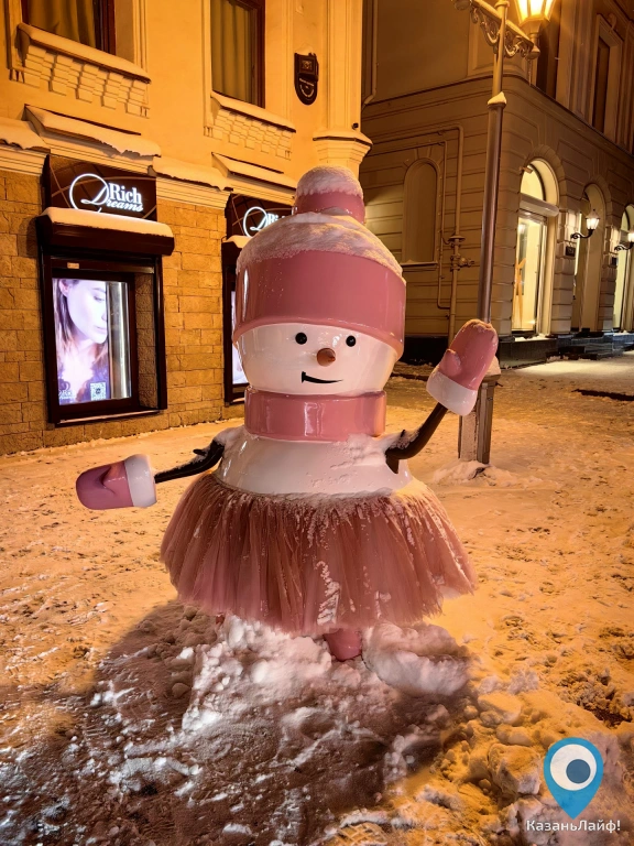 Снеговики на улице Малая Красная VIP Avenue