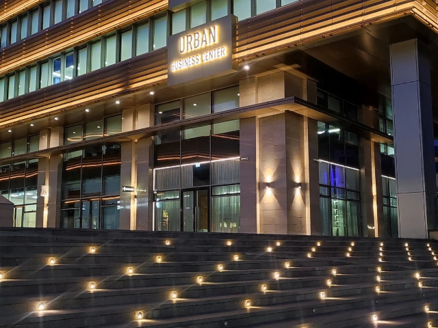 Лестница с подсветкой у URBAN Business center