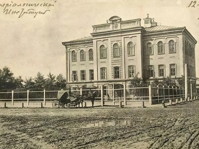 Бактериологический институт на углу Толстого и Большой Красной в 1912 году
