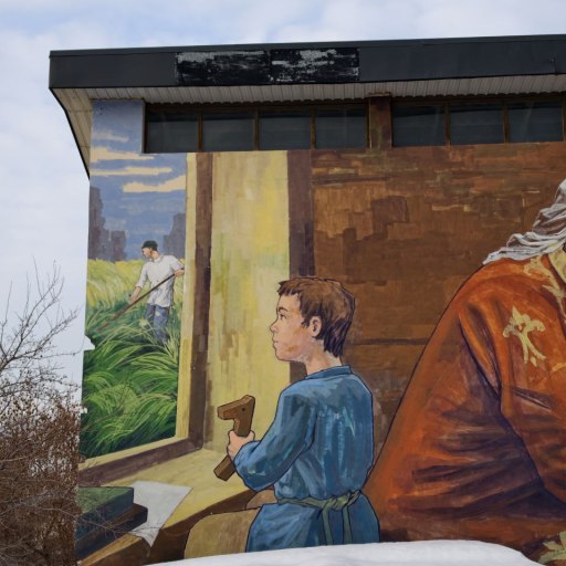 Граффити Семья в татарских национальных костюмах на Карла Маркса 0