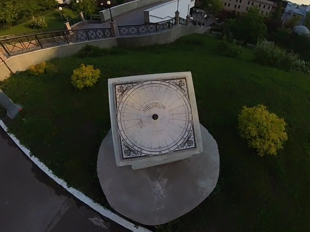 Солнечные часы у Казанской обсерватории во дворе КФУ