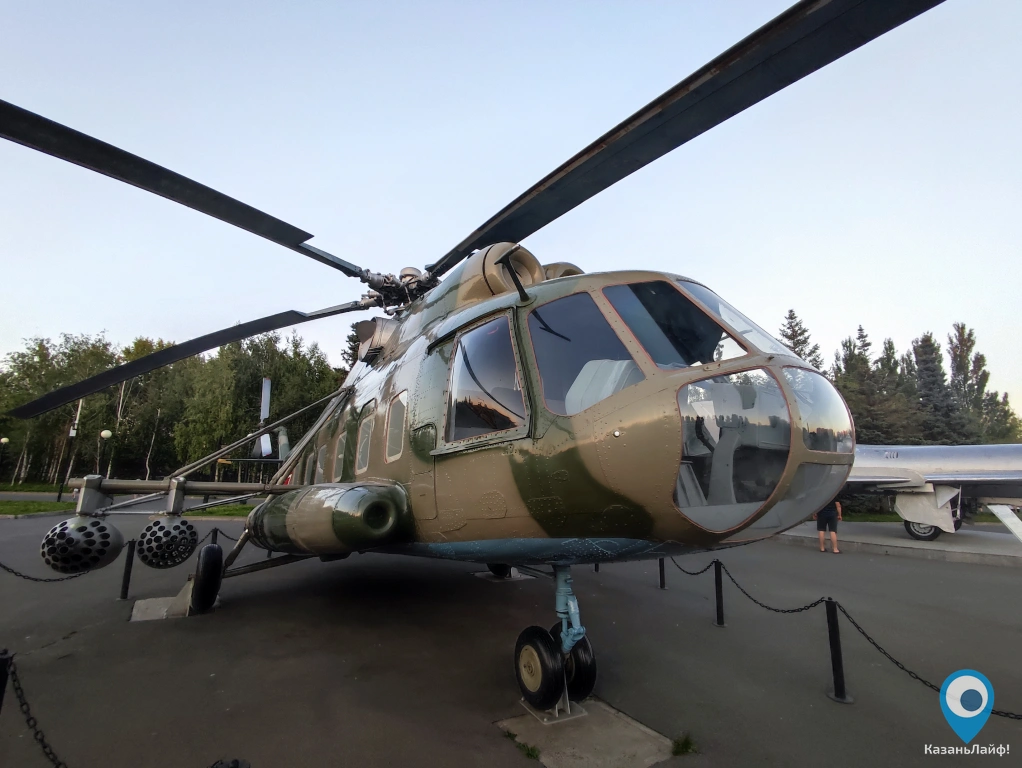 Вертолет МИ-8 в парке Победы