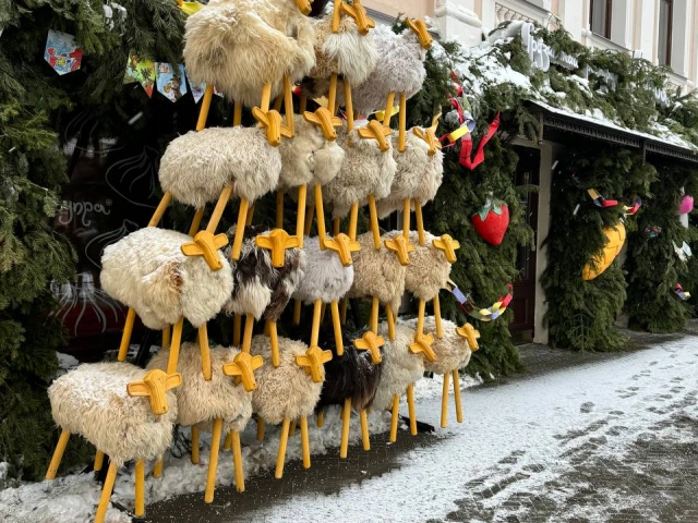 Барашки у ресторана Супра Кино