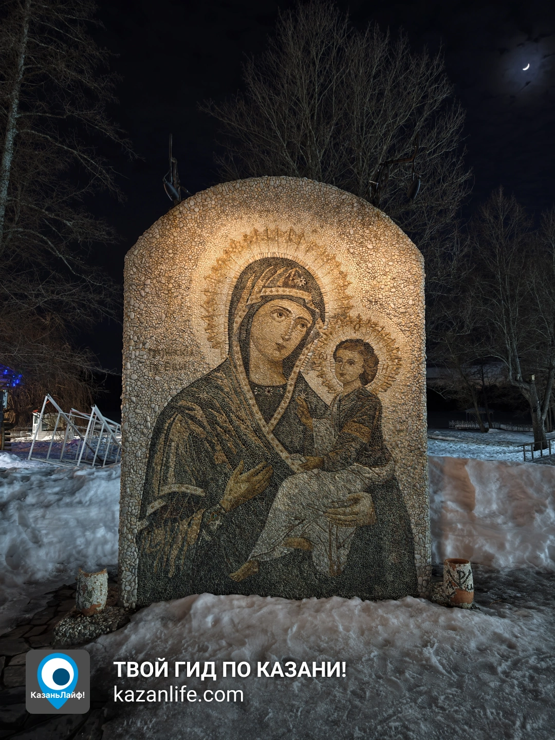 Скульптура Богородица с младенцем в Раифе