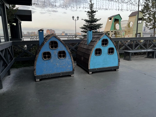 Детские игровые домики на Кремлевской набережной