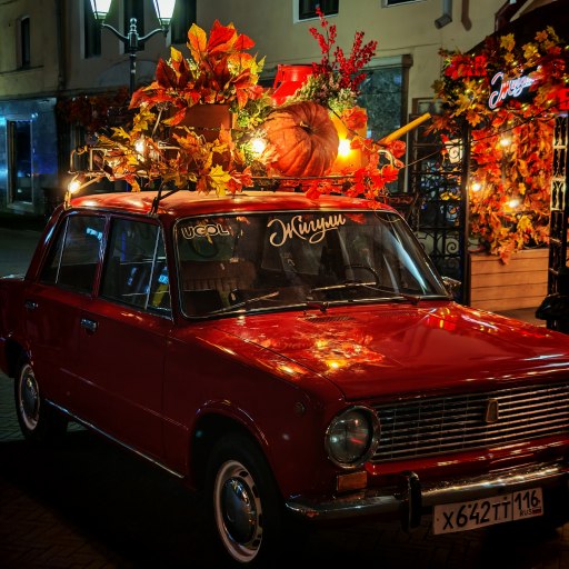 Ретро автомобиль "Копейка" возле бара Жигулевские звёзды на Баумана 0