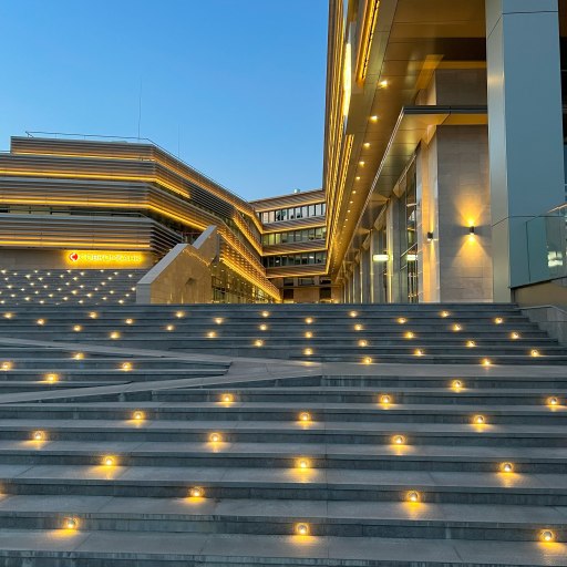 Лестница с подсветкой у URBAN Business center 0