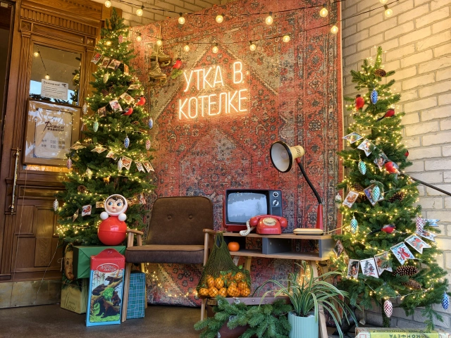 Фотозона у ресторана Утка в котелке Фотозона у ресторана Утка в котелке