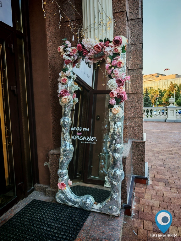 Зеркало у салона По красоте