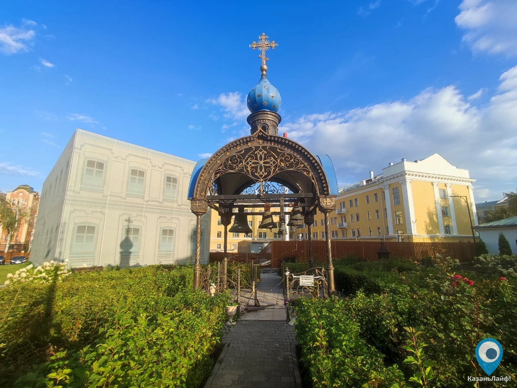 Колокольня возле Казанского собора