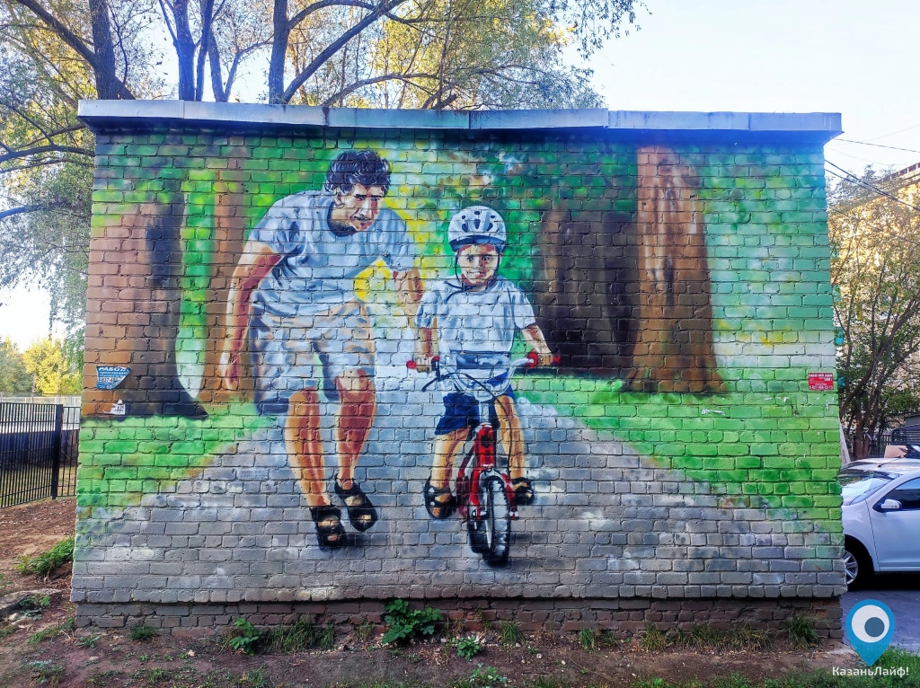 Граффити Мальчик на велосипеде на Кулахметова, 12