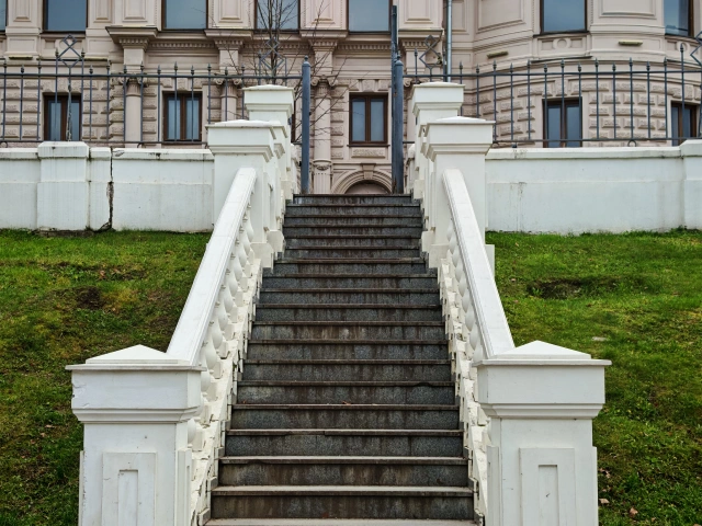 Лестница в парке Чёрное озеро Лестница в парке Чёрное озеро