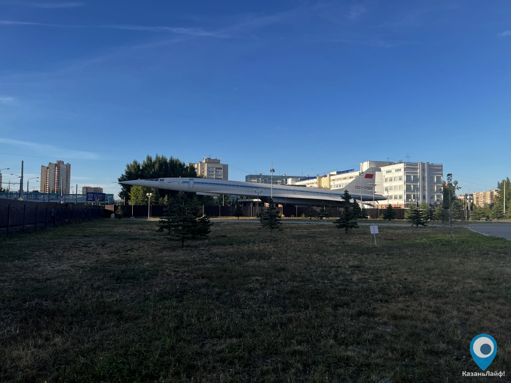Самолет Ту-144 возле Книту-КАИ имени Туполева