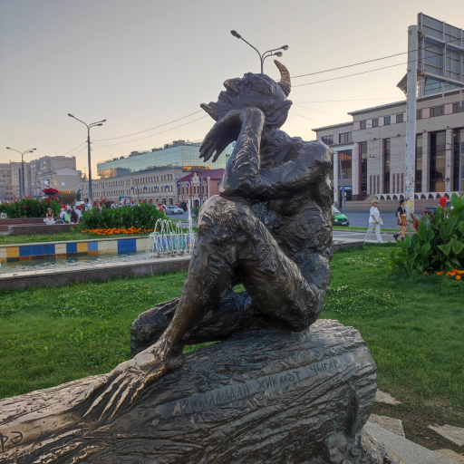 Памятник Шурале возле театра Камала
