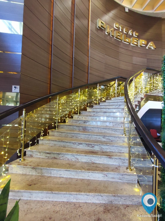 Лестница в отеле Казанская Ривьера