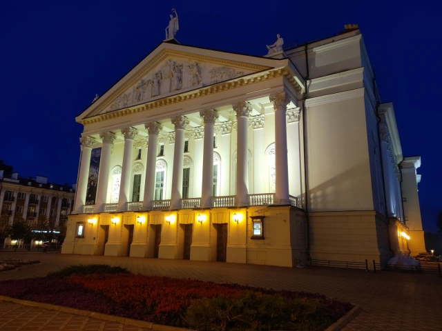 Татарский государственный академический театр оперы и балета имени Мусы Джалиля на площади Свободы