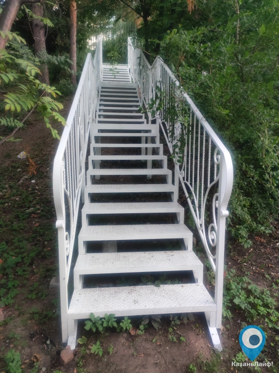 Белая лестница у Дворянского гнезда