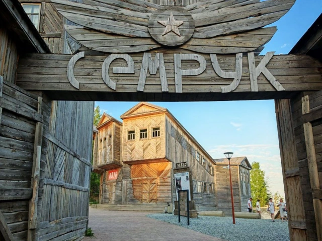 Декорация сибирского поселка Семрук в Лаишево