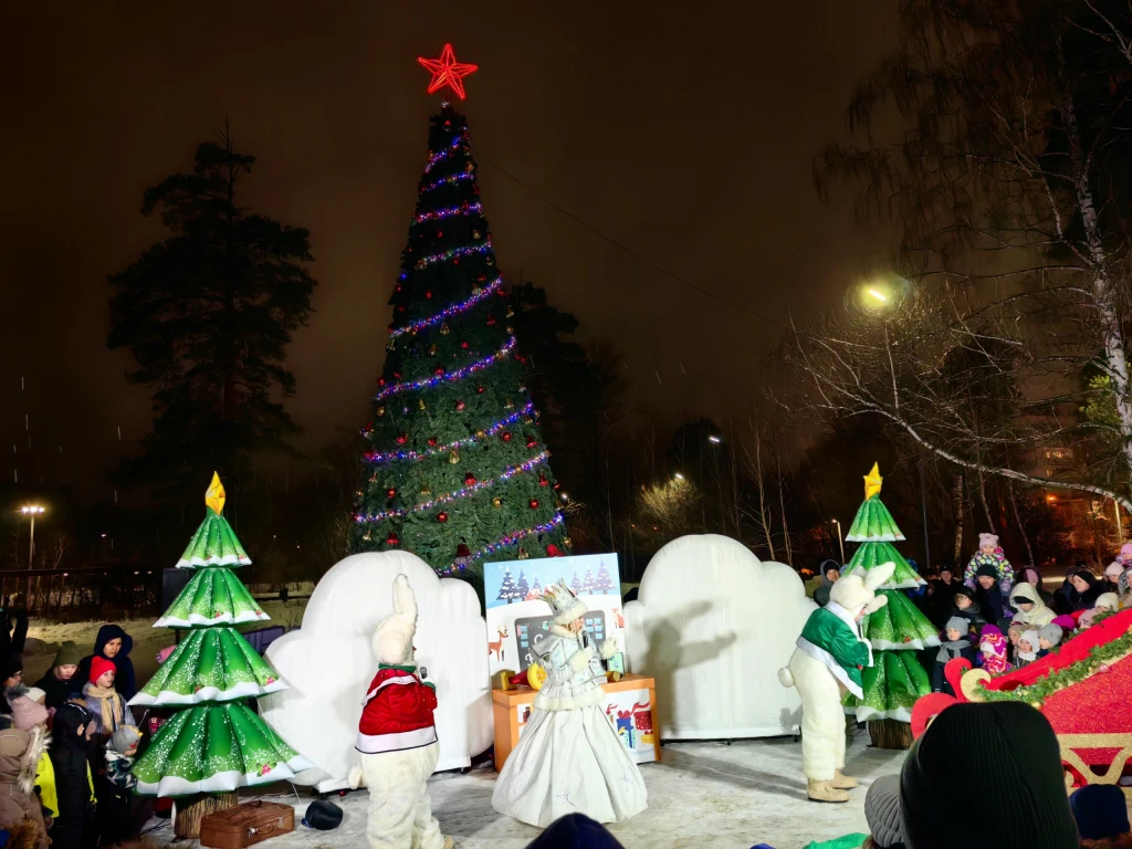 Открытие елки в парке Крылья Советов