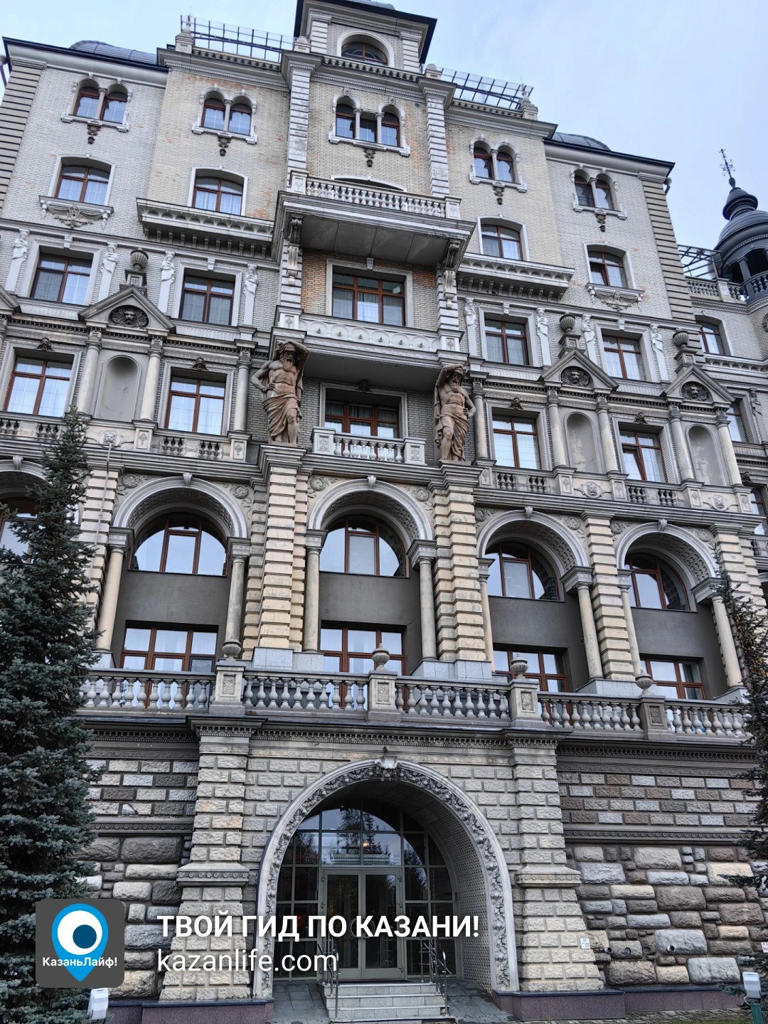 Дом крепость возле Кремлевской набережной