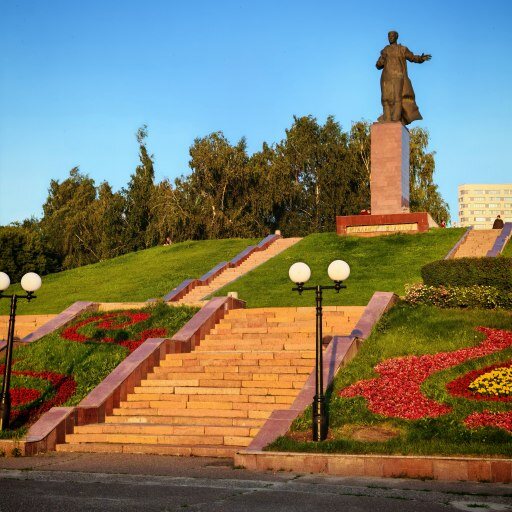 Лестница к памятнику Муллануру Вахитову