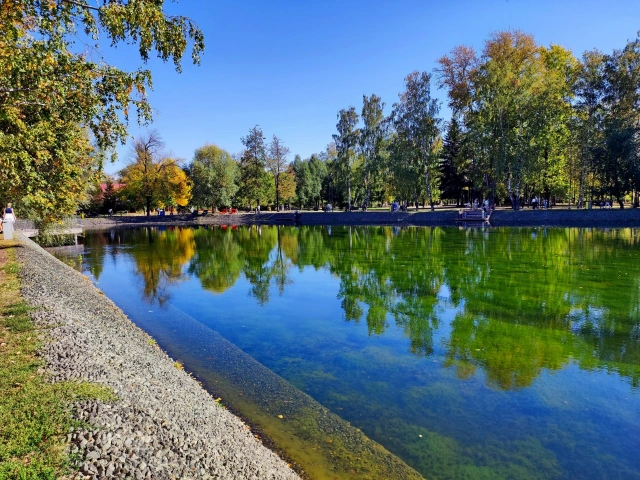 Озеро в парке Урицкого