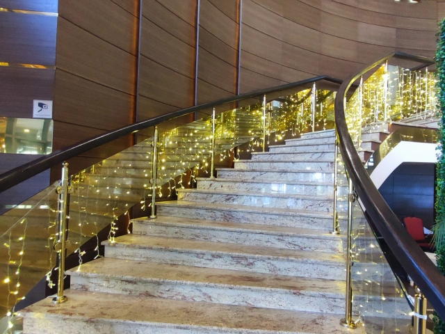Лестница в отеле Казанская Ривьера