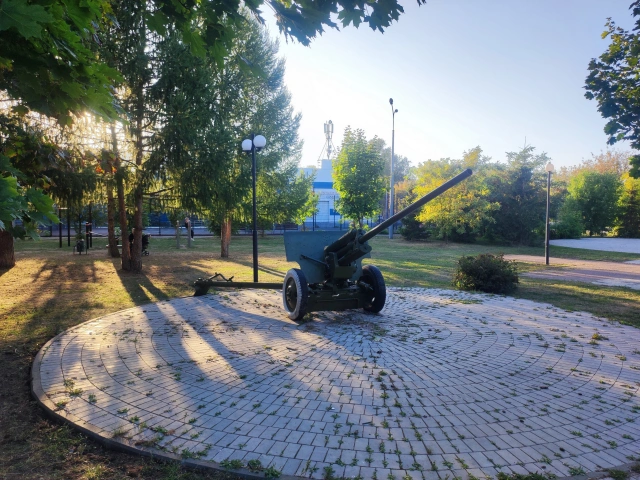 Артиллерийская установка в парке Петрова
