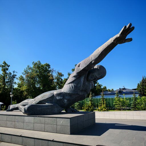 Памятник Погибшему солдату в Парке Горького