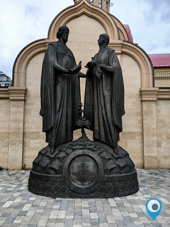 Памятник Петр и Феврония Муромские