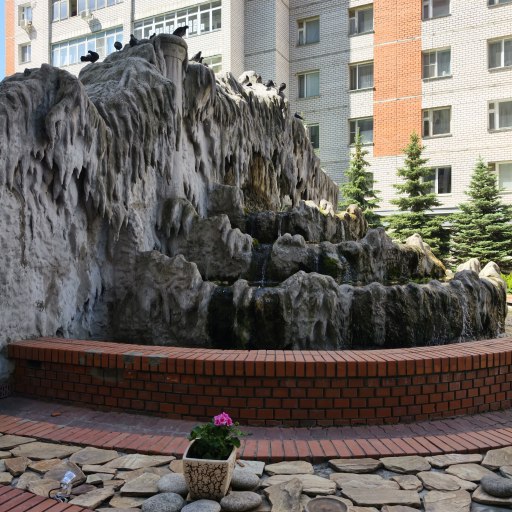 Скульптура Скалистая стена водопад возле отеля Гольфстрим 1