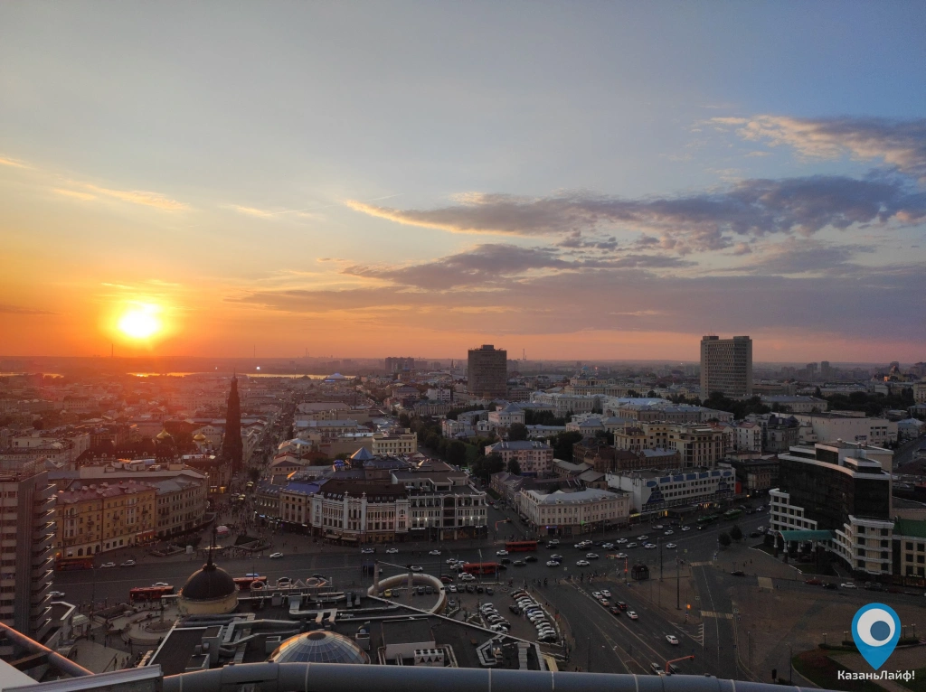 Смотровая: вертолетная площадка на крыше отеля Grand Kazan Hotel